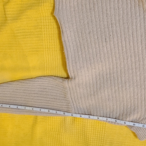 Knitted wool sweaters - Picture 5 of 7